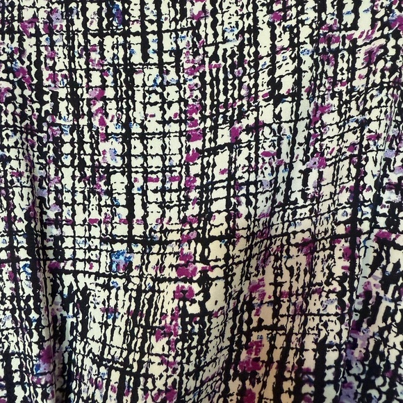 NWT Express Patterned Blouse - Picture 9 of 10